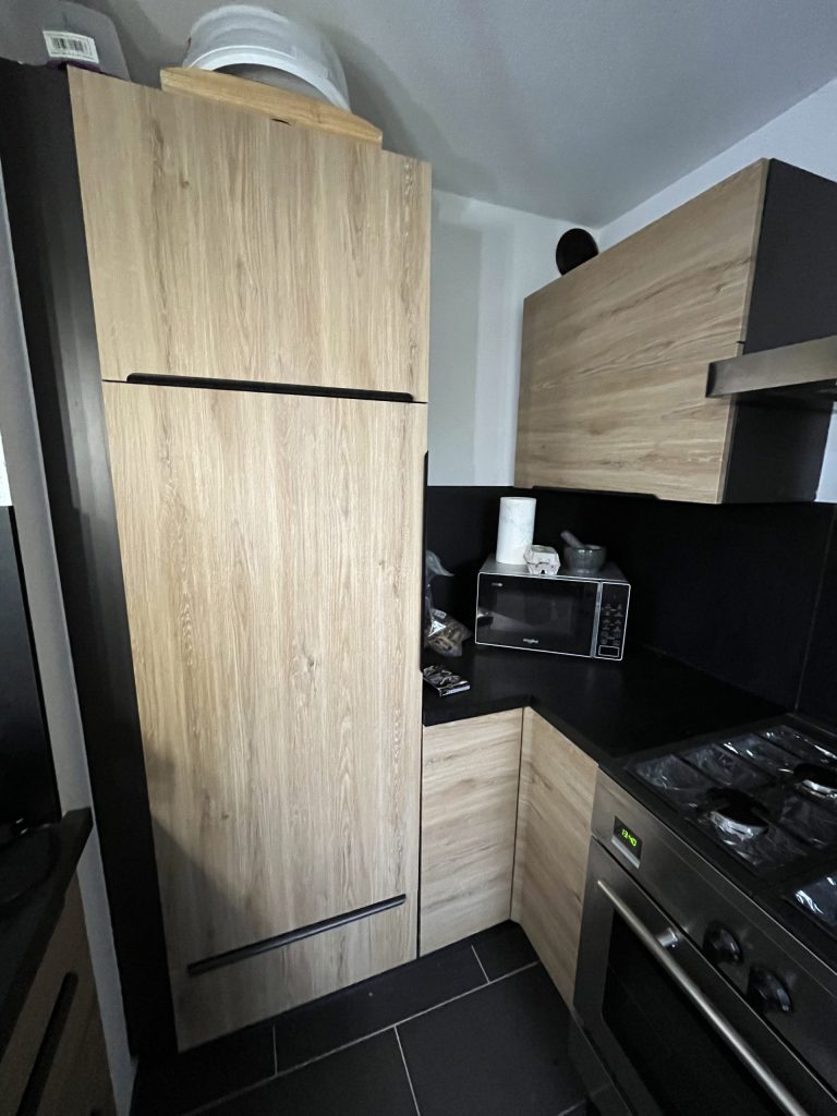Rénovation de cuisine avec effet bois clair à Colmar proche de Mulhouse