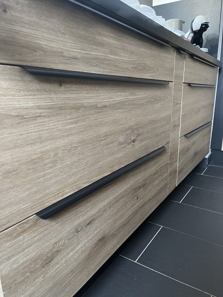 Rénovation de cuisine avec effet bois clair à Colmar proche de Mulhouse