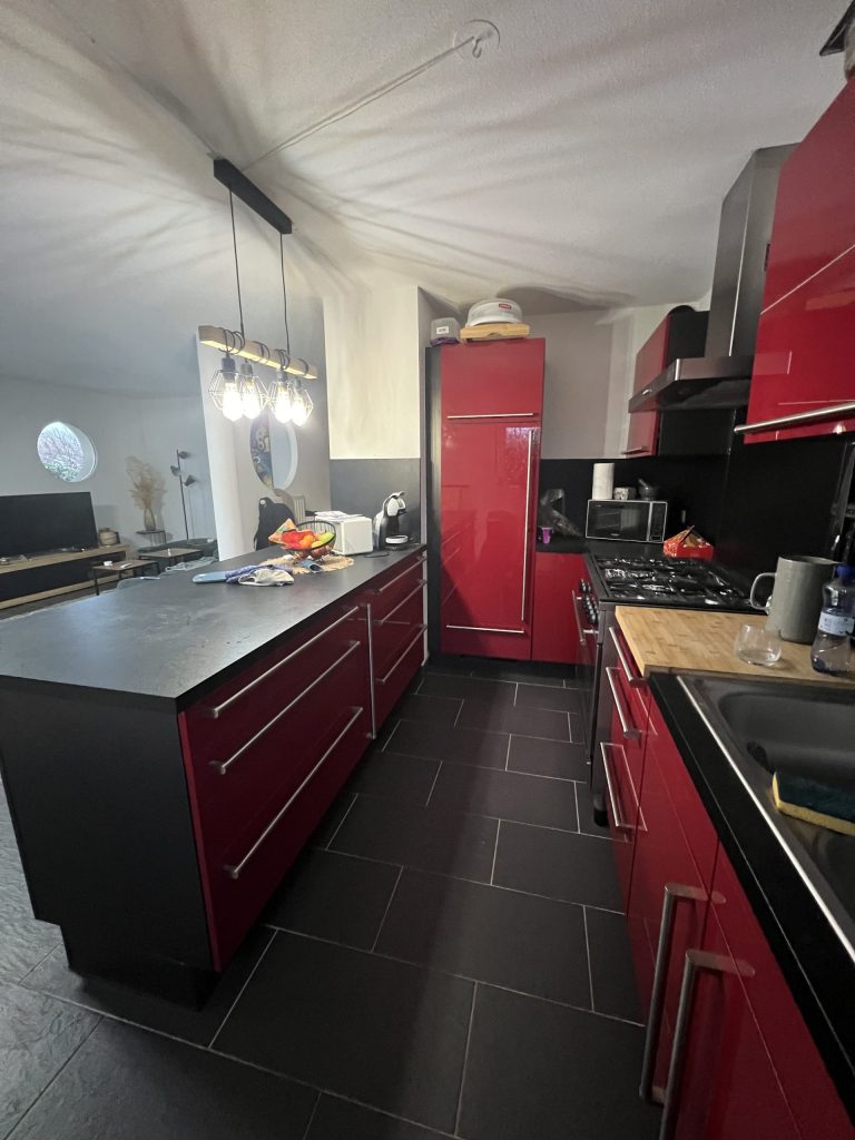 Rénovation de cuisine avec effet bois clair à Colmar proche de Mulhouse