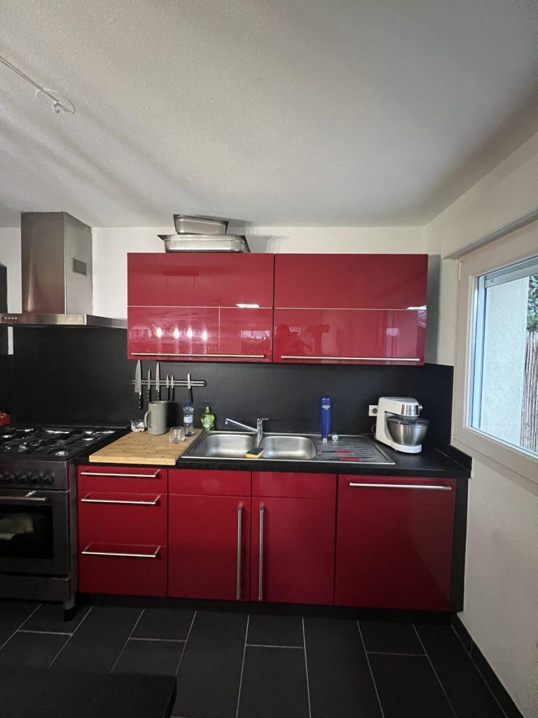 Rénovation de cuisine avec effet bois clair à Colmar proche de Mulhouse