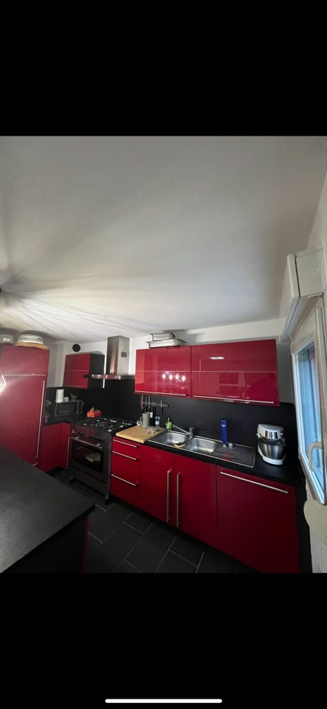 Rénovation de cuisine avec effet bois clair à Colmar proche de Mulhouse