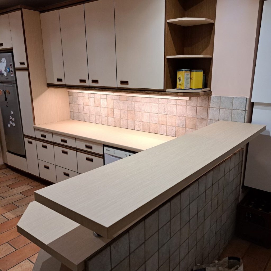 Rénovation cuisine en adhésif effet bois à Schiltigheim près de Bischheim