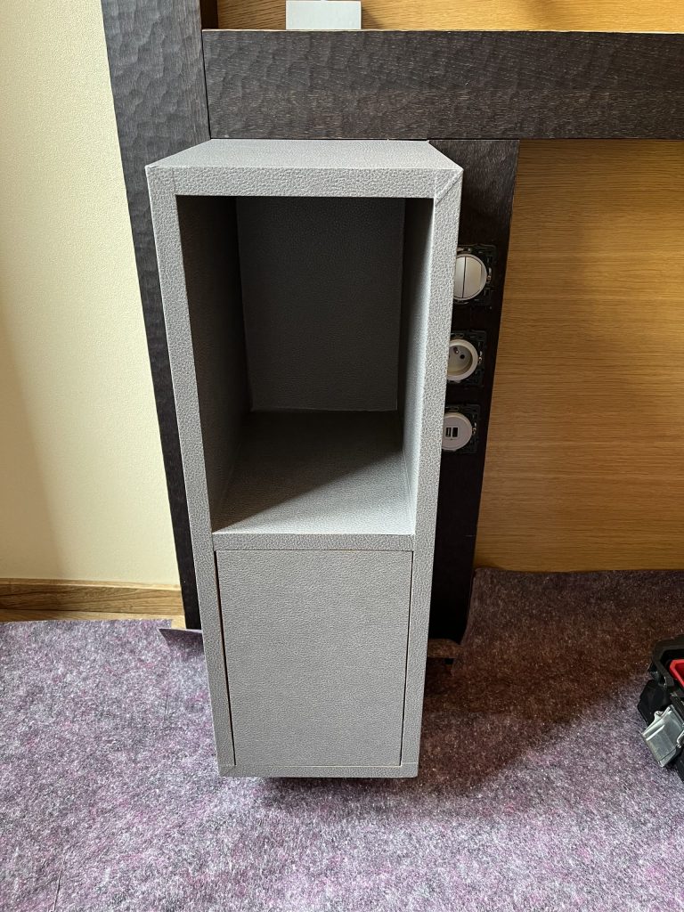 Rénovation table de nuit effet cuir pour Best Western plus monopole métropole Strasbourg