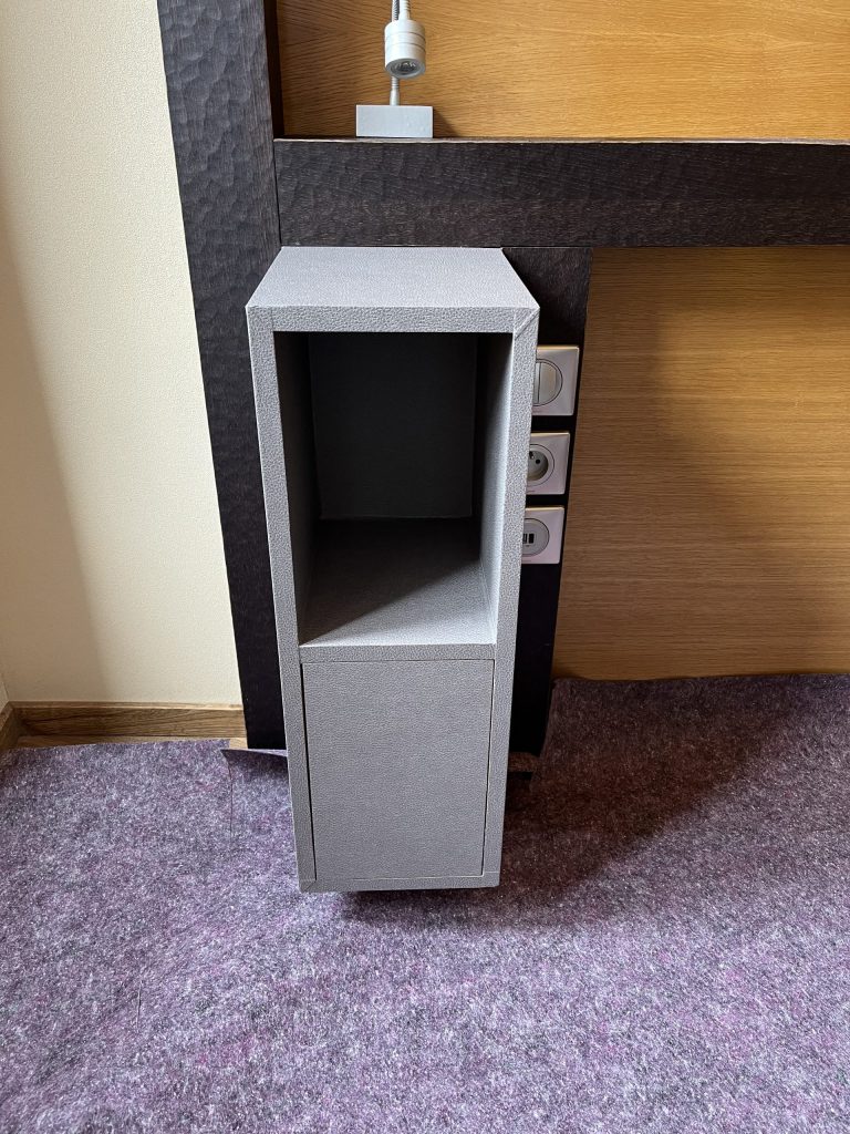 Rénovation table de nuit effet cuir pour Best Western plus monopole métropole Strasbourg