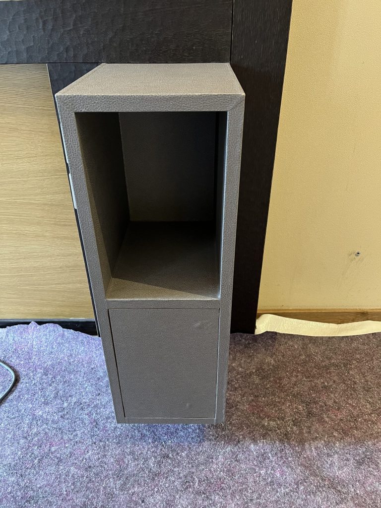 Rénovation table de nuit effet cuir pour Best Western plus monopole métropole Strasbourg