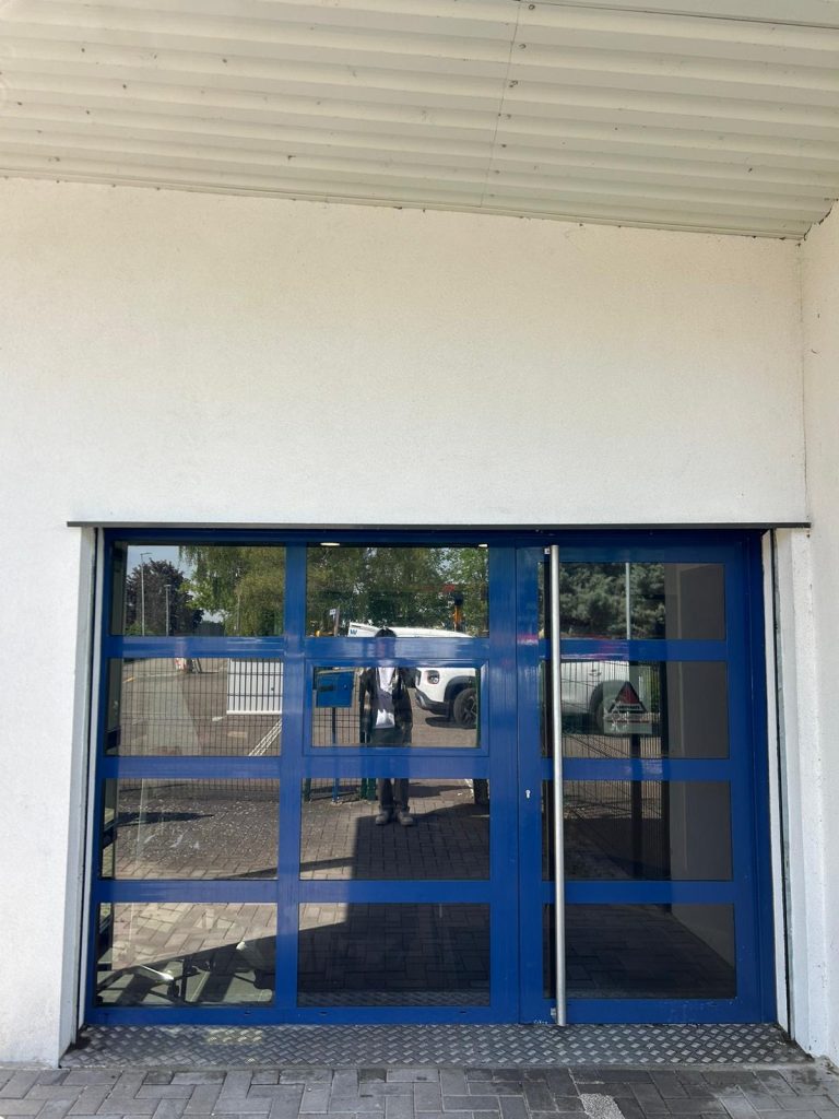 Vitrophanie anti UV, anti chaleur, légèrement fumé pour la gendarmerie de Wolfisheim