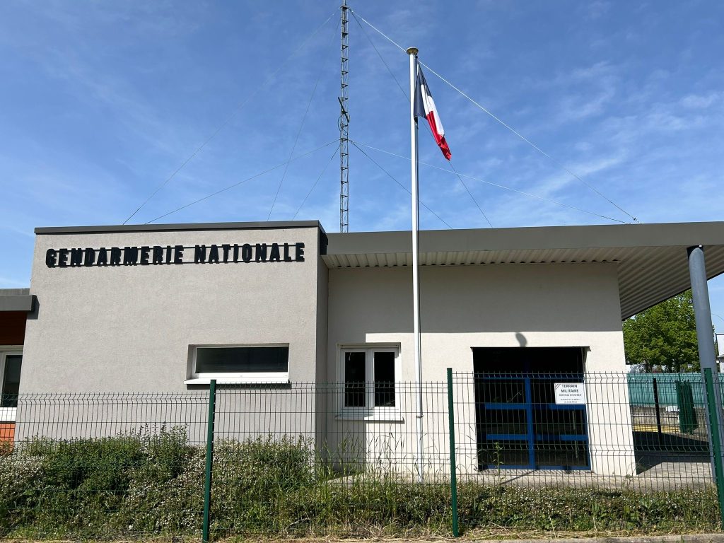 Vitrophanie anti UV, anti chaleur, légèrement fumé pour la gendarmerie de Wolfisheim