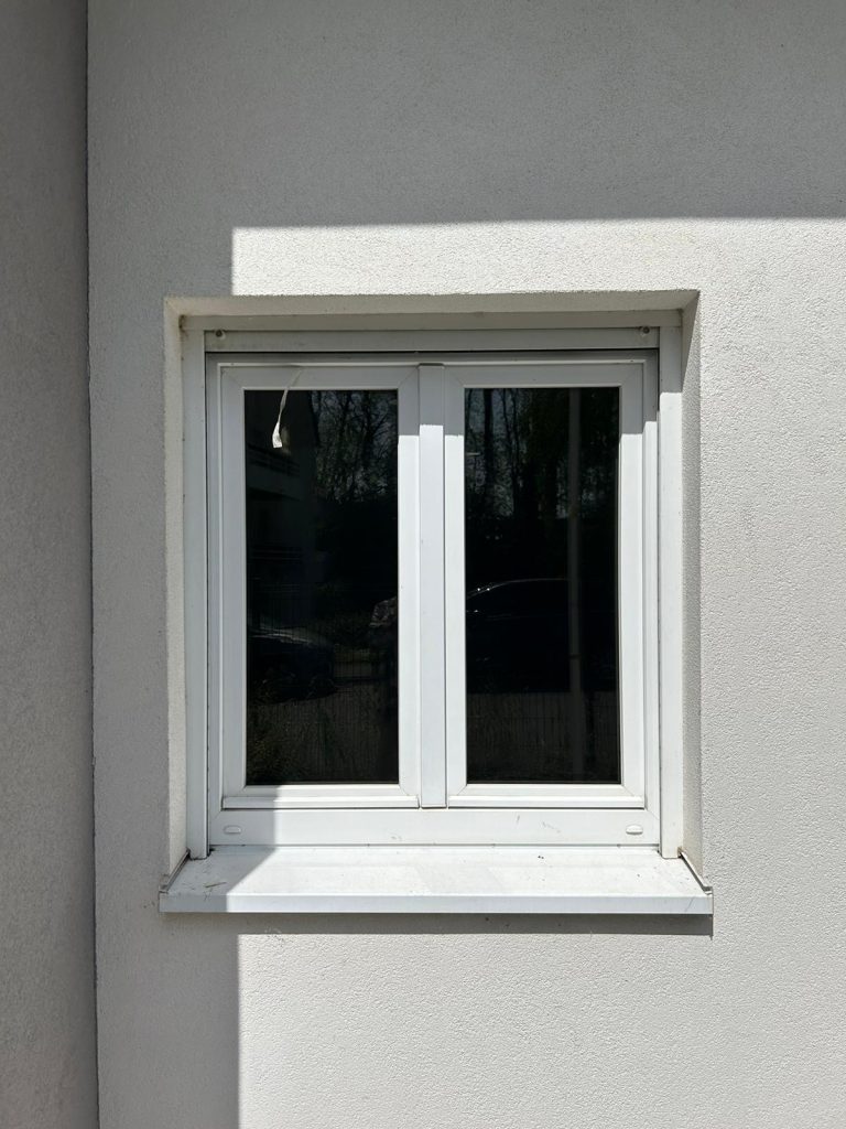 Vitrophanie anti UV, anti chaleur, légèrement fumé pour la gendarmerie de Wolfisheim