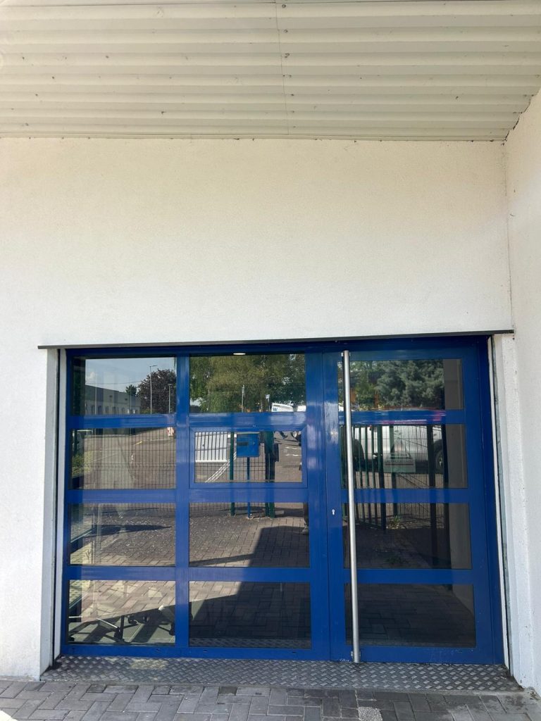 Vitrophanie anti UV, anti chaleur, légèrement fumé pour la gendarmerie de Wolfisheim