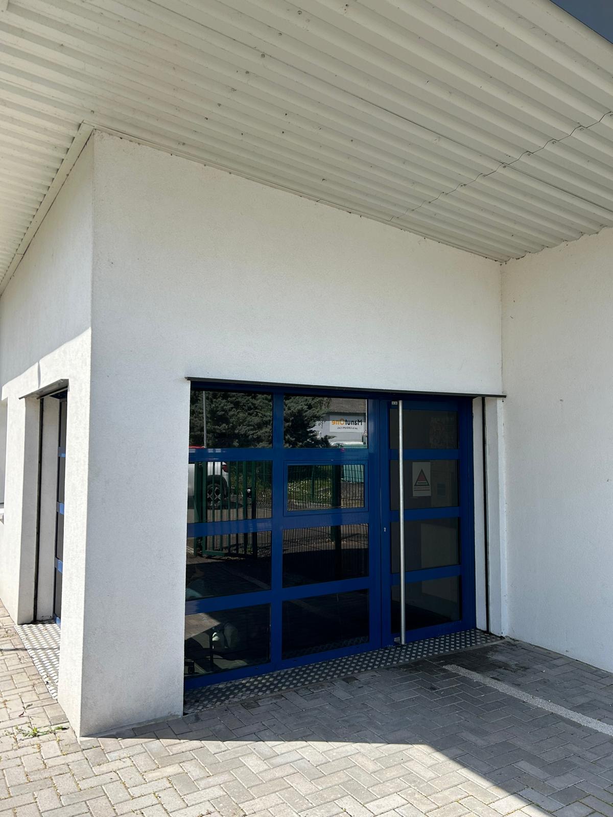 Réalisation : Vitrophanie anti UV, anti chaleur, légèrement fumé pour la gendarmerie de Wolfisheim