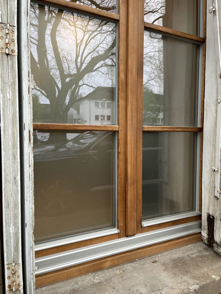 Vitrophanie anti vis à vis dépoli pour Airbnb à Strasbourg dans le Bas-Rhin