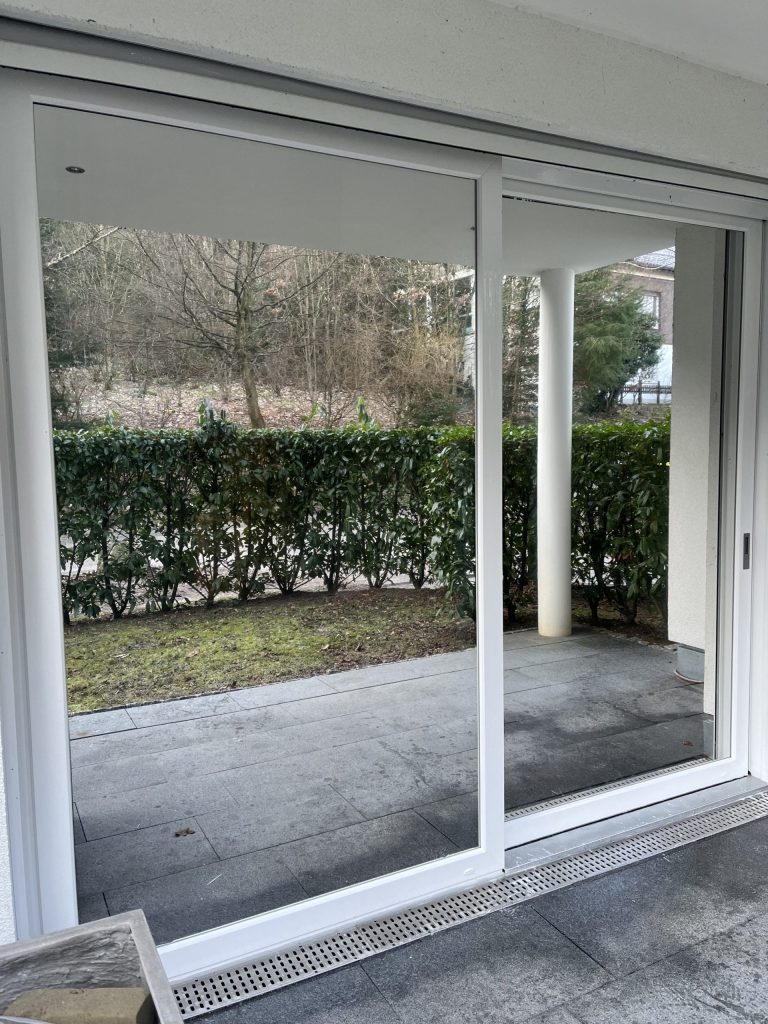 Vitrophanie effet miroir pour suppression du vis à vis à Baden Baden en Allemagne