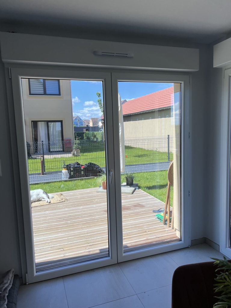 Pose de vitrophanie anti effraction / anti vis à vis à Erstein dans le Bas-Rhin