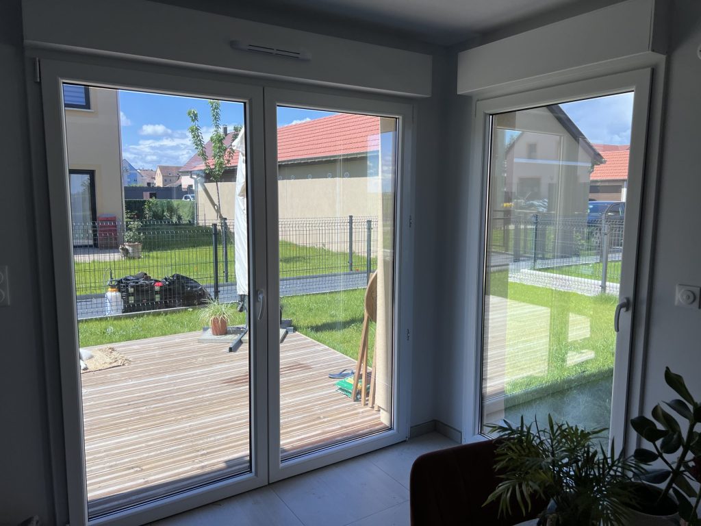 Pose de vitrophanie anti effraction / anti vis à vis à Erstein dans le Bas-Rhin