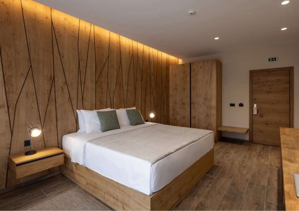 Rénovation d&rsquo;un bar avec un adhésif effet marbre dans un hôtel-restaurant à Dorlisheim en Alsace